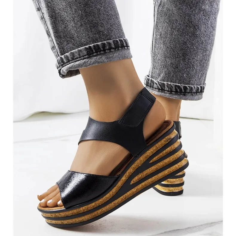 Zwarte espadrilles op Burley wedges
